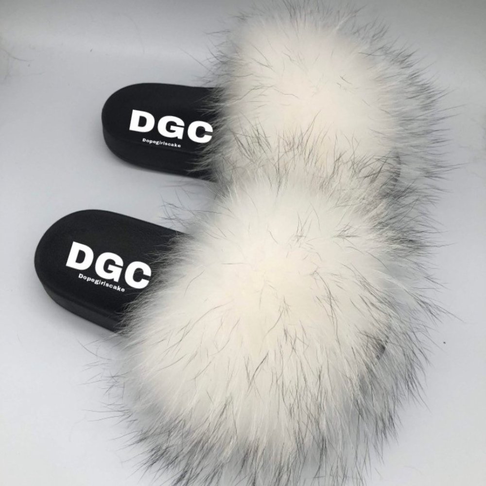WHITE FUR SLIPPERS